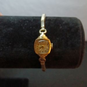 Bulova 10kt gold vintage wqtch